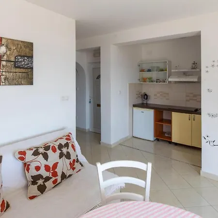 Beautiful In With House Sea View Апартаменты