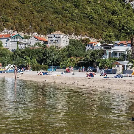 Apartment 2 Bedroom Awesome In *