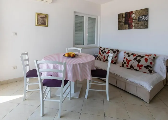 2 Bedroom Awesome In Appartement