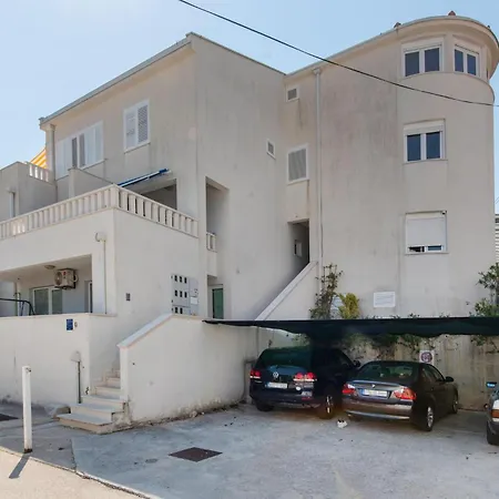 Beautiful In With House Sea View Apartment
